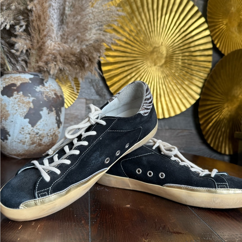 Golden Goose
Men’s
Zebra
Barely worn